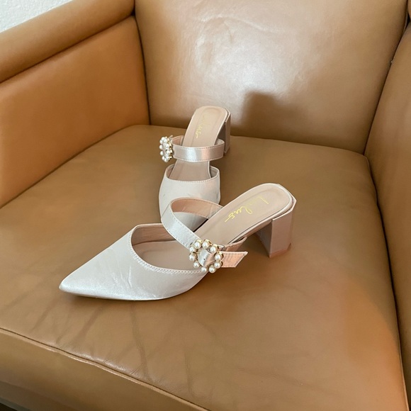 Ivory Satin Pearl Point-Toe Mule - Picture 7 of 8
